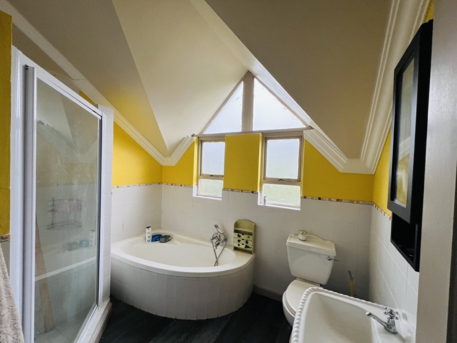 6 Bedroom Property for Sale in Herolds Bay Western Cape